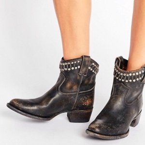 RARE Frye Diana Vintage Distressed Black Leather Stud Pull-On Cowgirl Ankle Boot